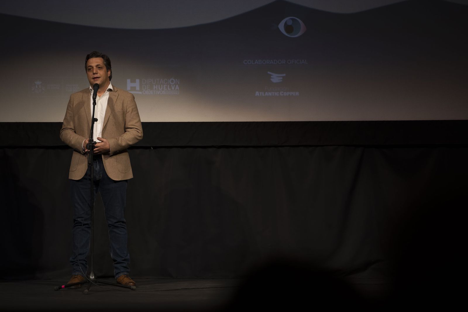 Imágenes de la proyección de  'Algo Salvaje. La historia de Bambino' de Paco Ortiz