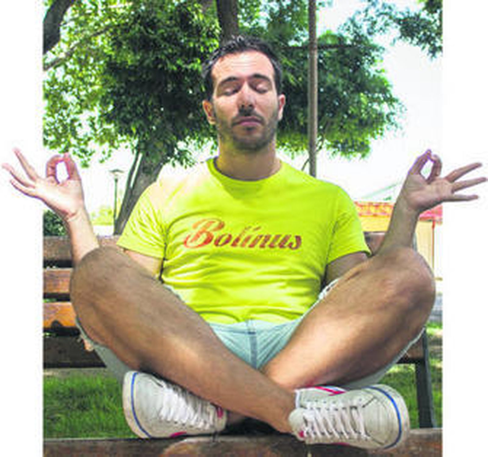 Diego Villalba, en un banco del parque Almirante Laulhé.