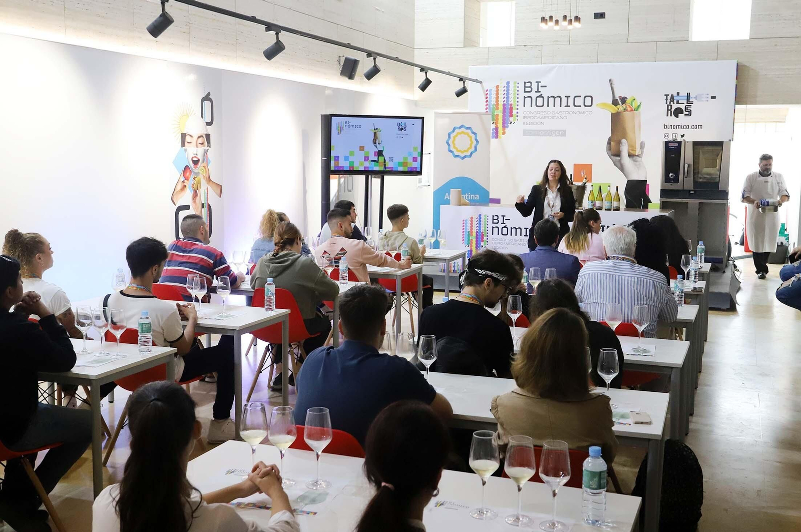 Talleres y ambiente en la segunda edición de Binómico, en imágenes