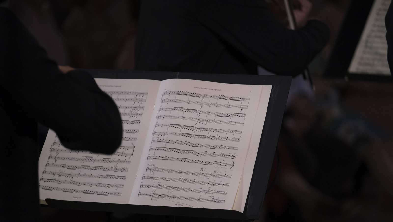 Concierto de la OCAL y del violinista Jesús Reina en Vélez Blanco, en imágenes