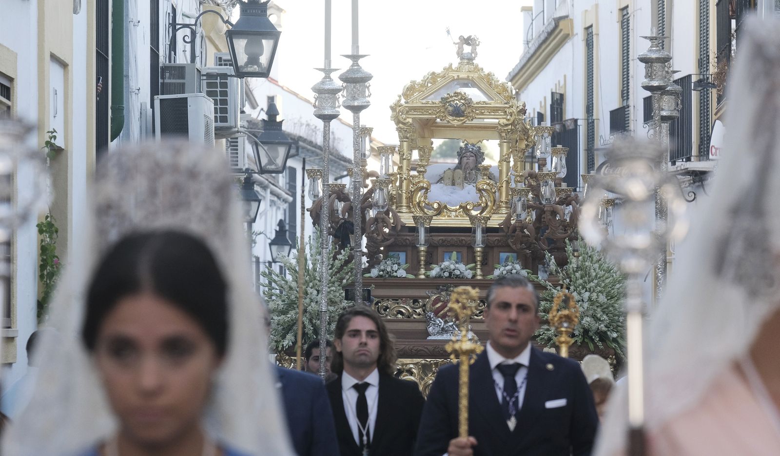 La procesión de la Virgen de Acá por las calles de Córdoba, en imágenes