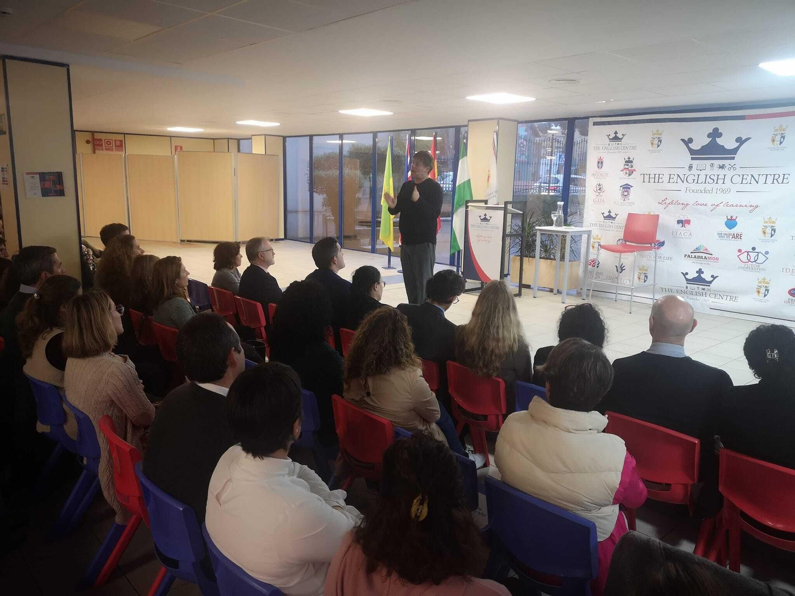 Una imagen de la charla ofrecida en El Centro Inglés.