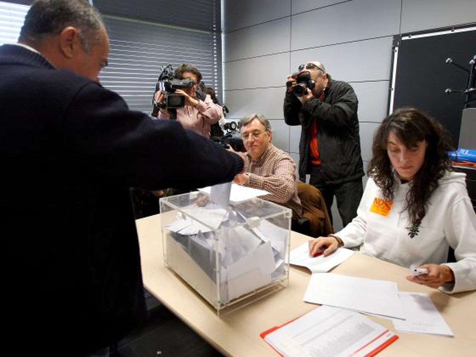 Los trabajadores de SEAT aceptan la congelación salarial para evitar despidos