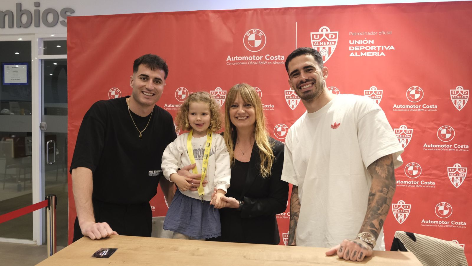 La firma de autógrafos de Jon Morcillo y Miguel de la Fuente en Automotor Costa BMW