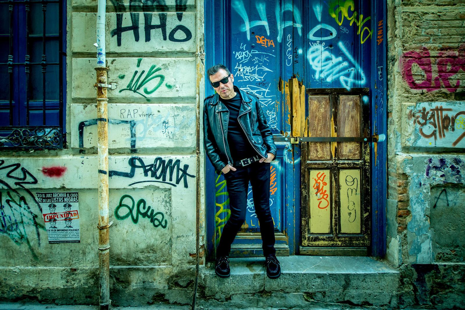 El granadino lanza hoy su primer disco largo, tras el EP titulado 'Cuatro tiros por cabeza'.