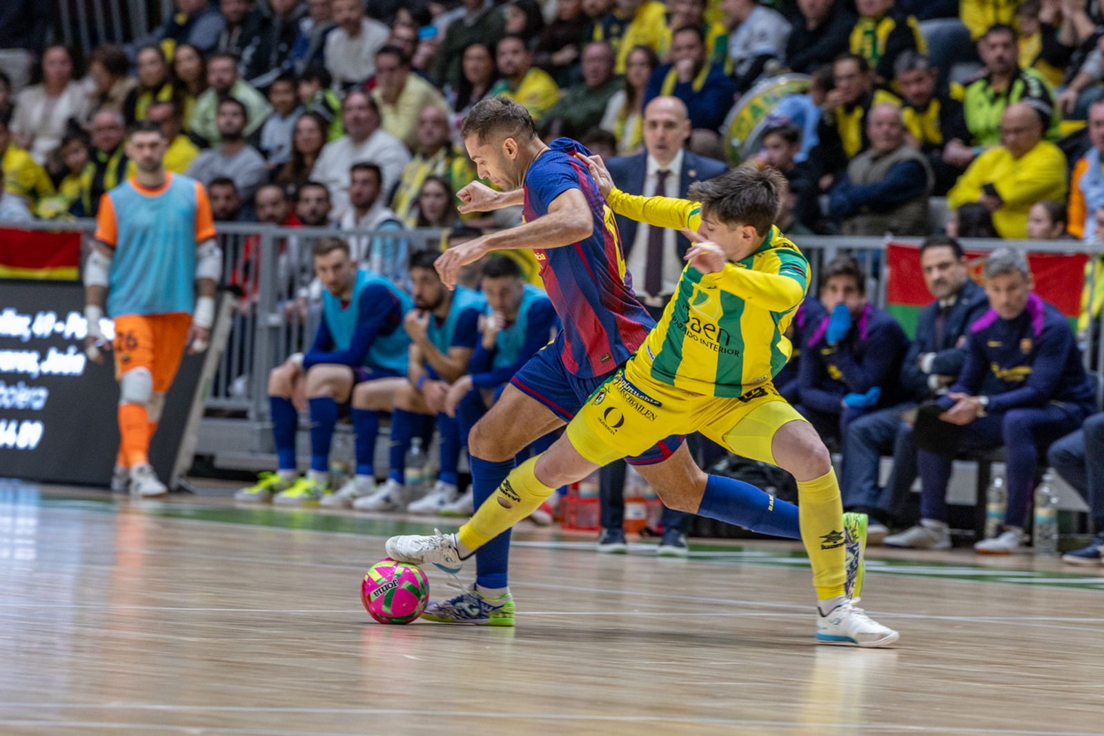 Las mejores imágenes del espectacular encuentro entre Jaén Paraíso Interior FS y Barça (3-3)