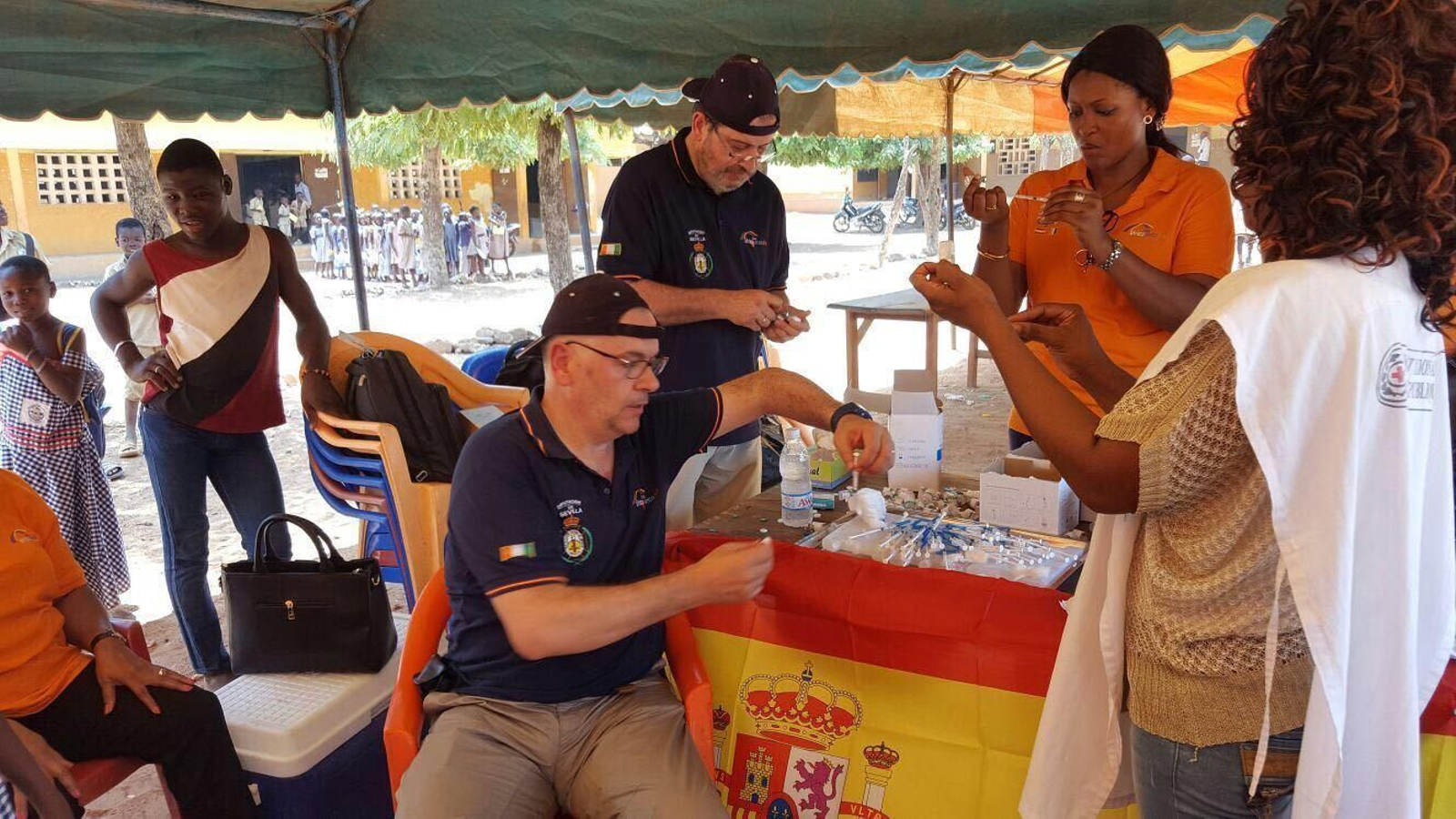 El equipo de pediatría durante una campaña reciente en Costa de Marfil.