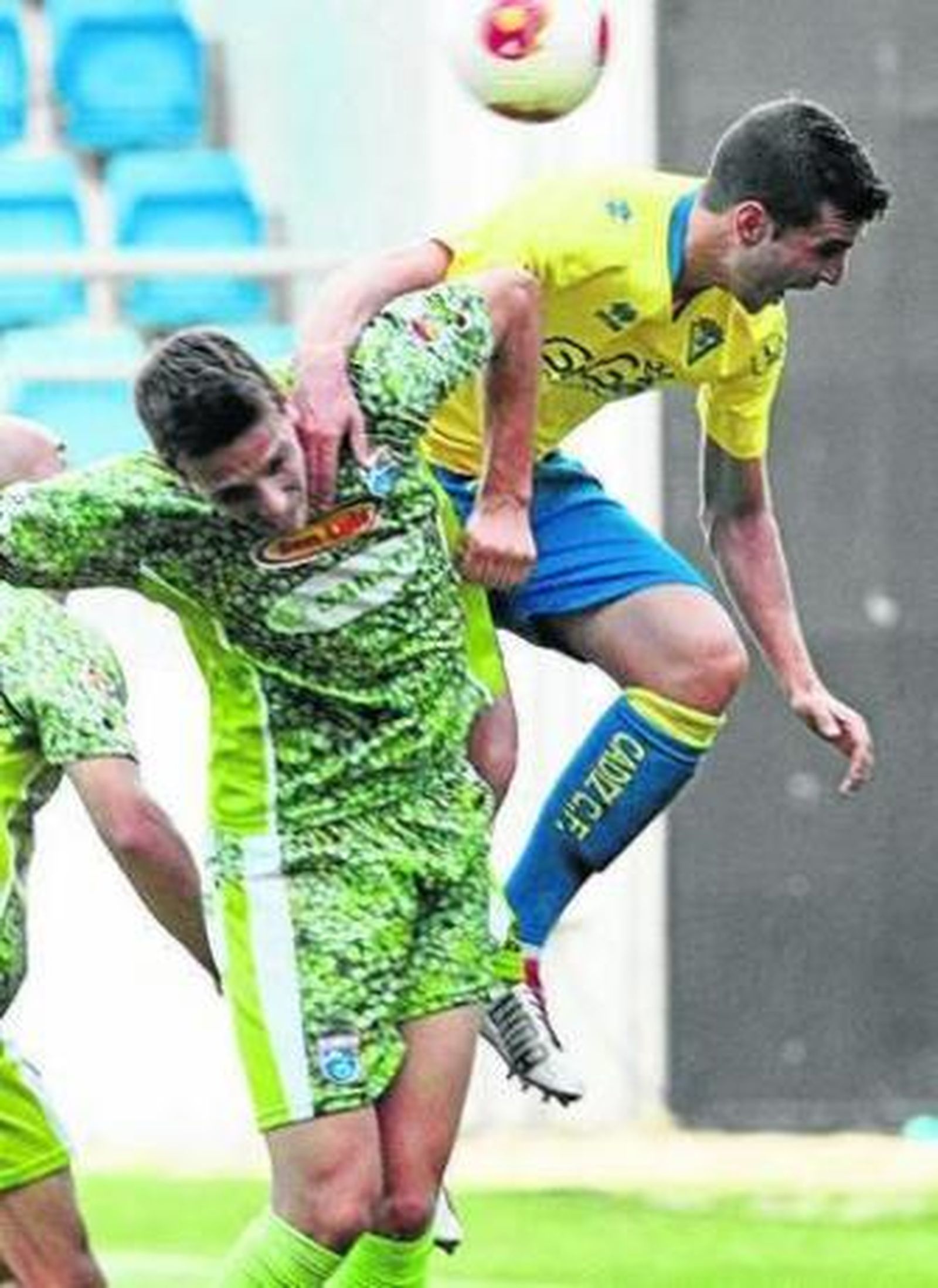Un lance del Cádiz/La Hoya Lorca.