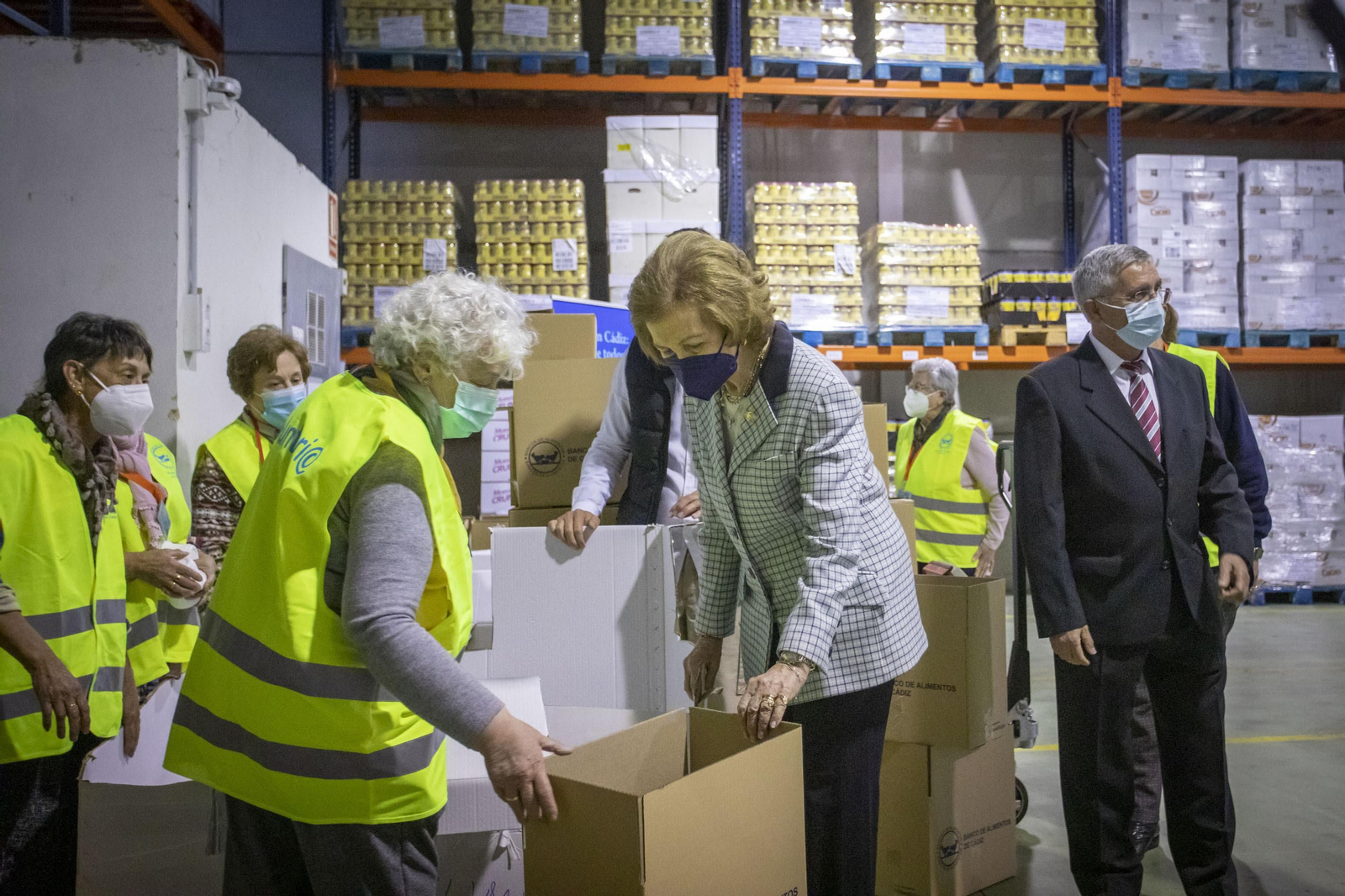 Imágenes de la visita de la Reina Sofía al Banco de Alimentos de Cádiz