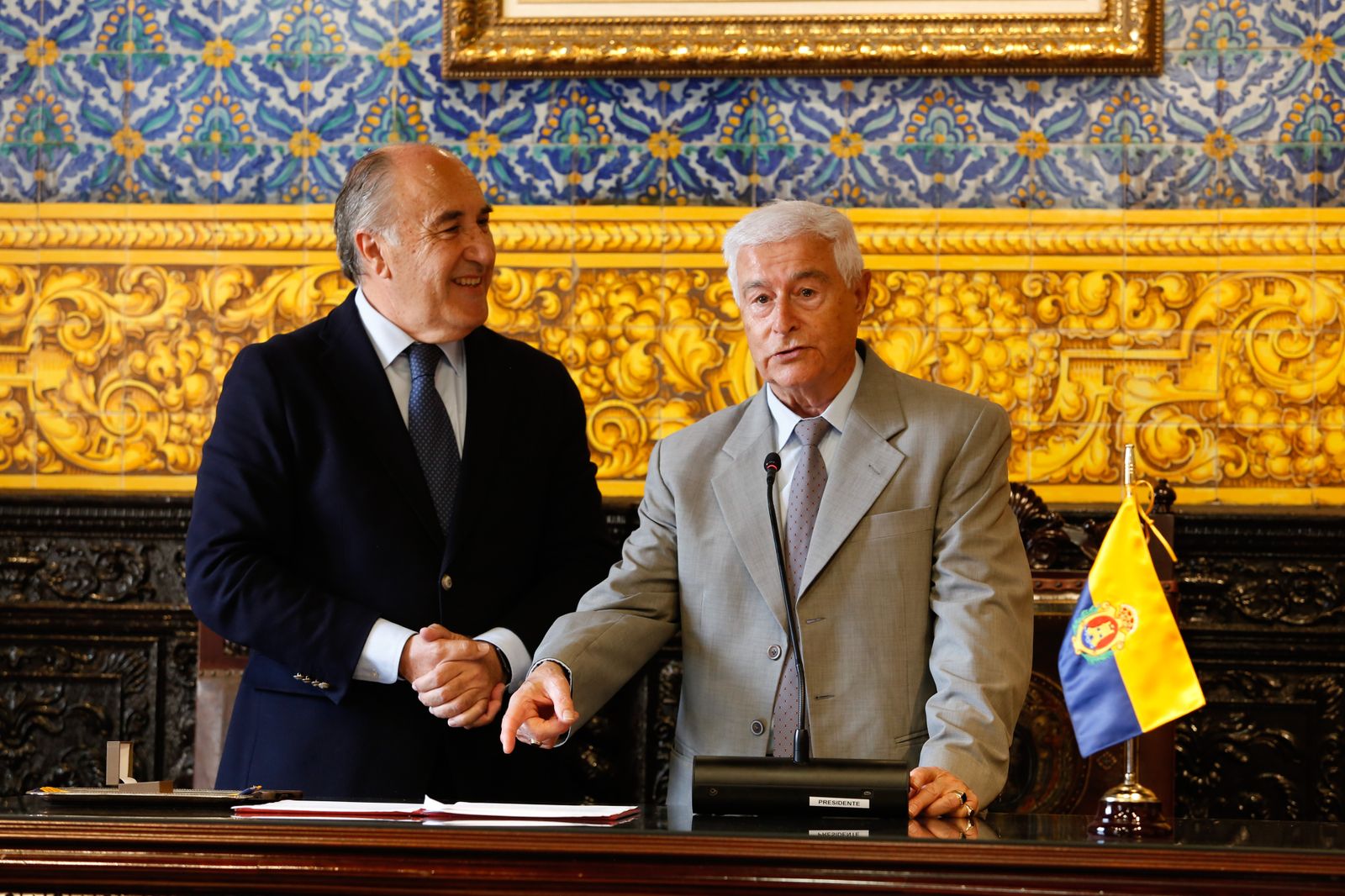 Fotos de la entrega de la insignia de Algeciras a Francisco Carrascal de Reyes Magos 98