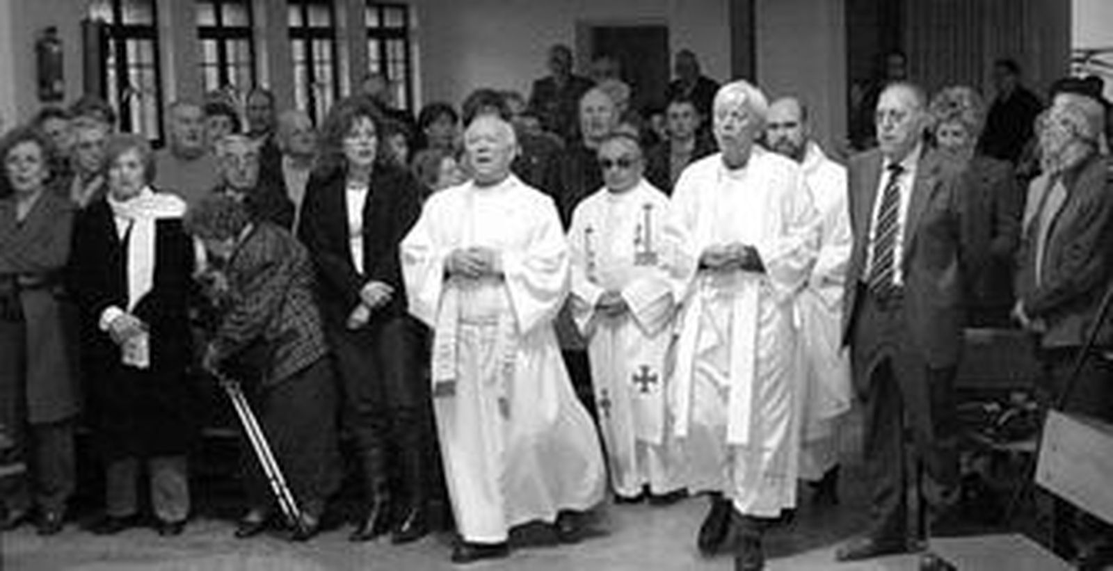 Imagen de los oficiantes de la celebración eucarística del colegio Colón.
