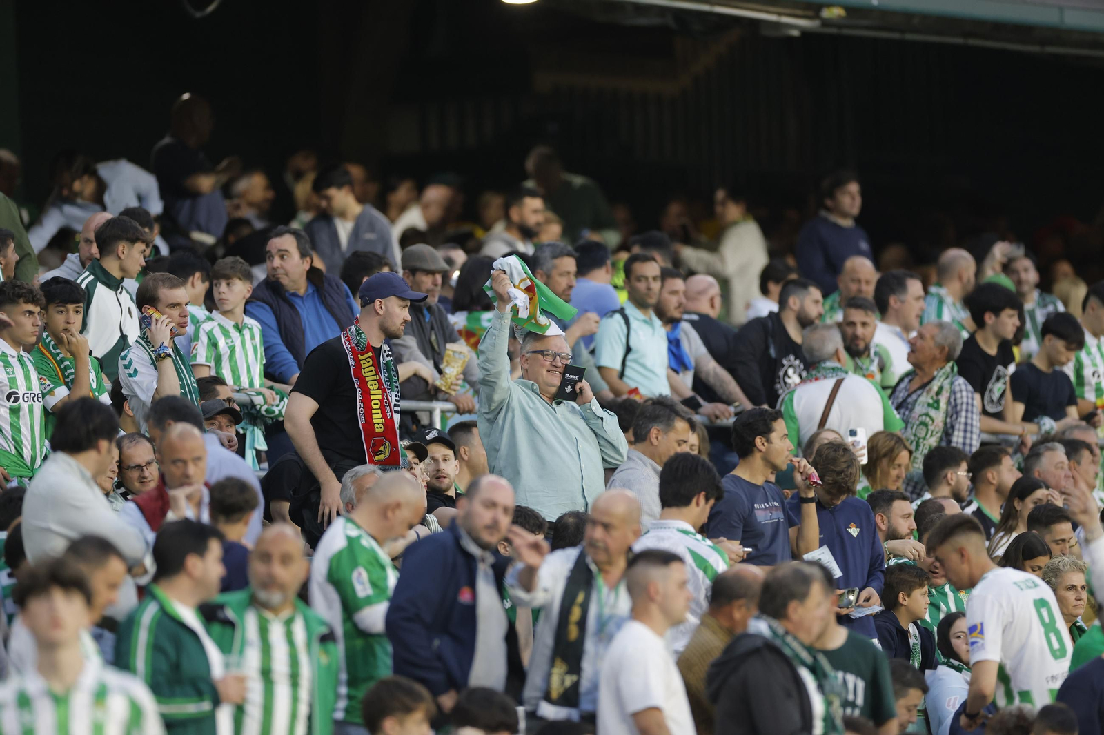 Búscate en las fotos del Betis - Jagiellonia