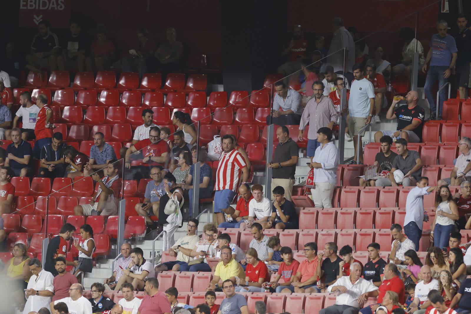 Búscate en las fotos del Sevilla fc-Girona