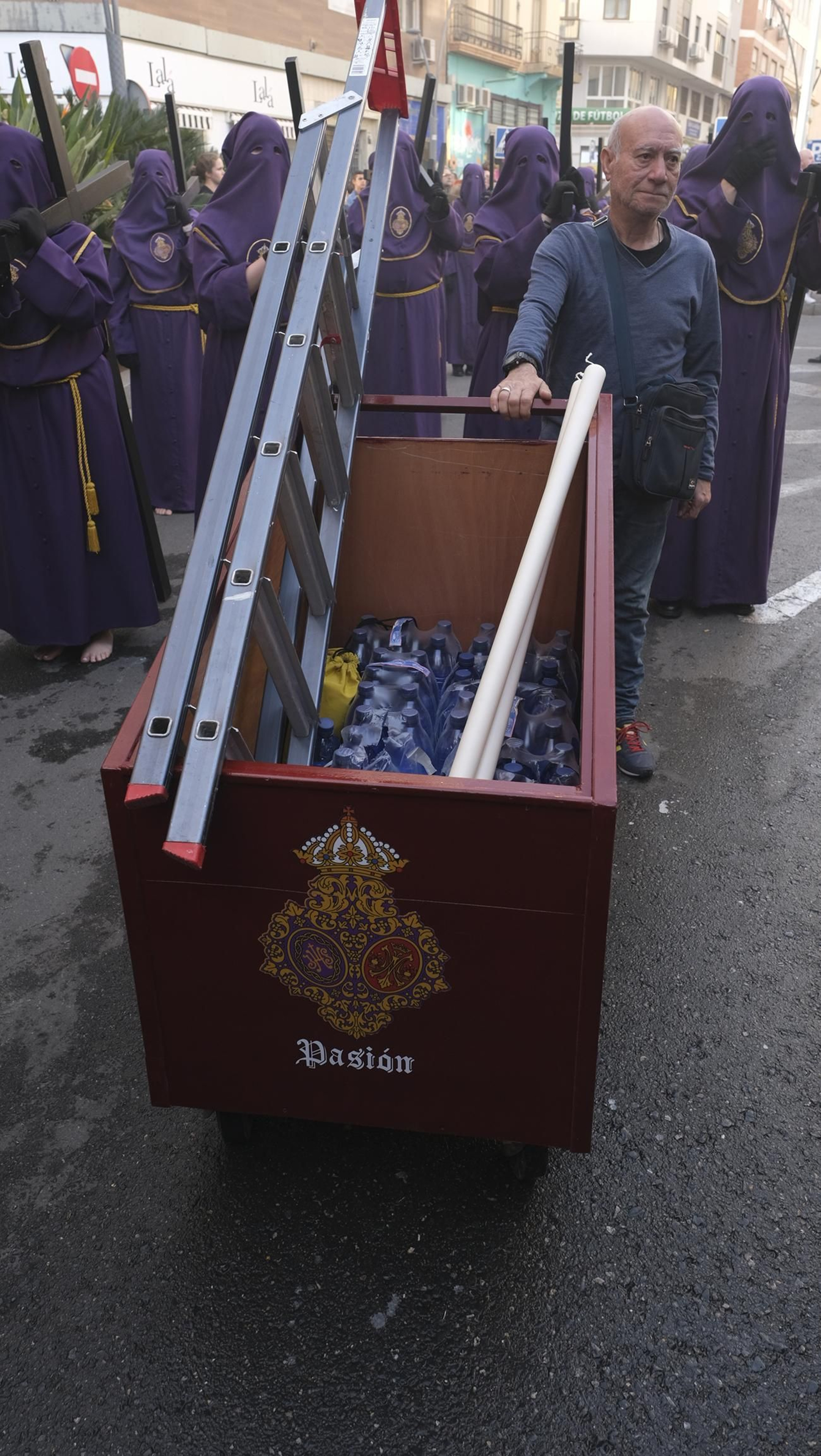 La procesión de Pasión en Almería, en imágenes