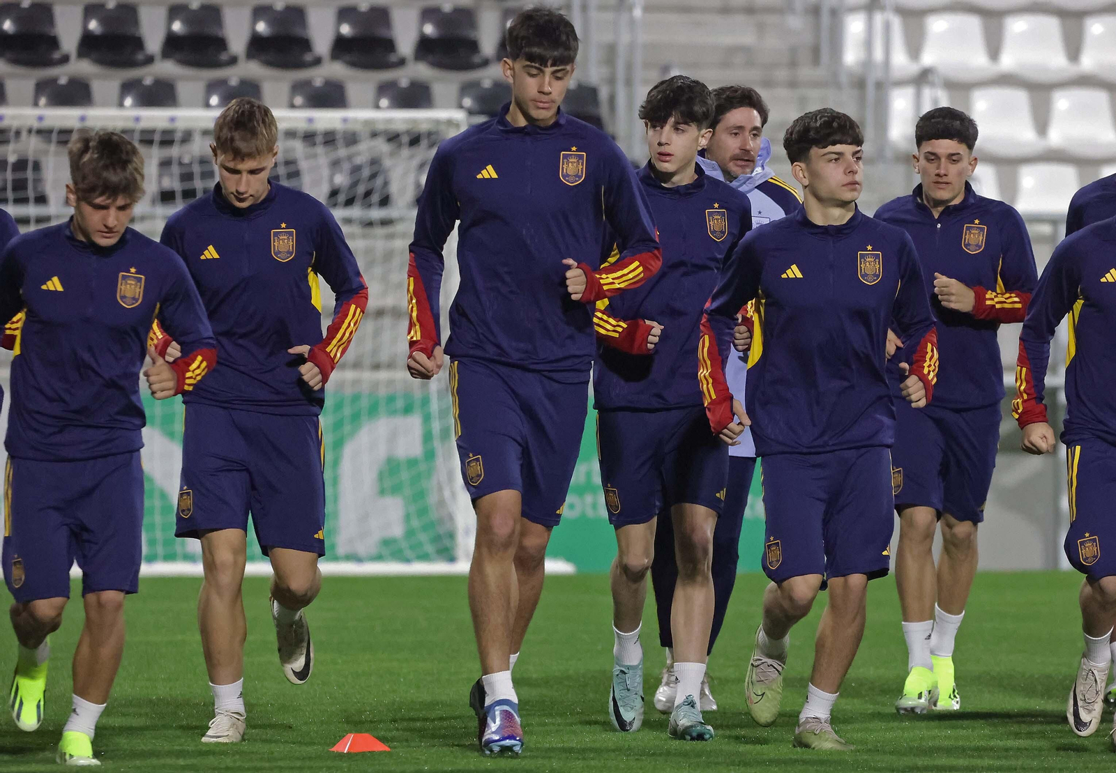 Fotos del entrenamiento de la selección española sub-17 de fútbol en el Ciudad de La Línea