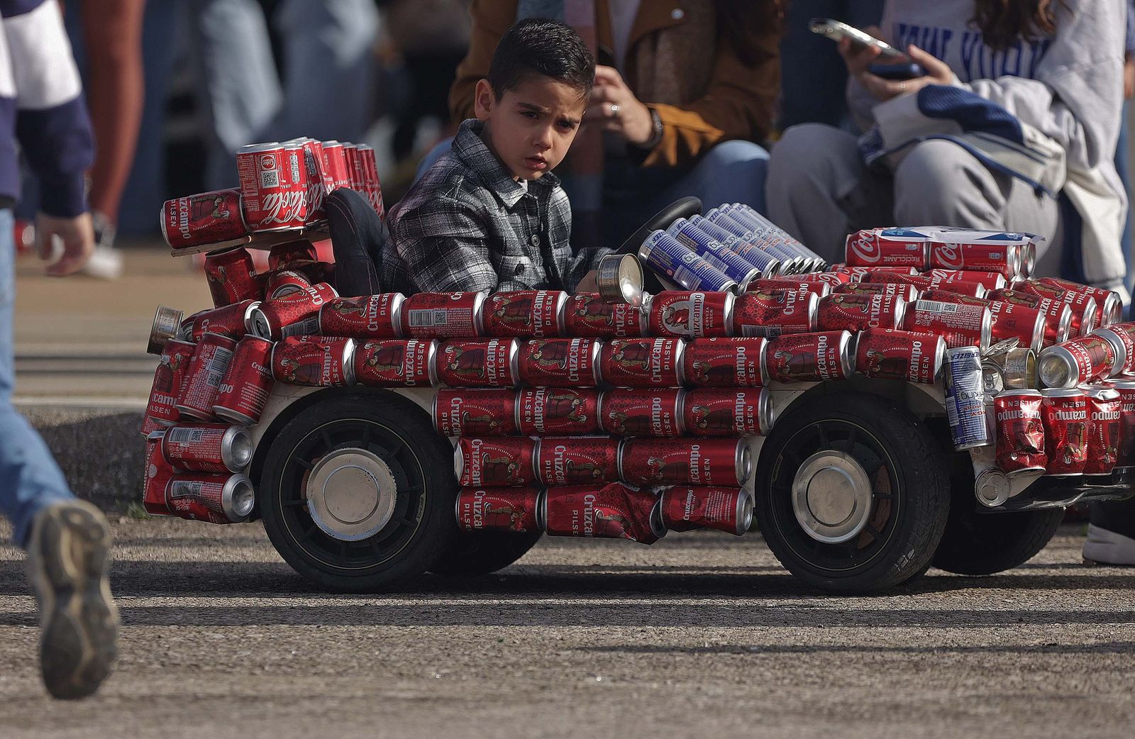 Búscate en el multitudinario arrastre de latas 2026 en Algeciras