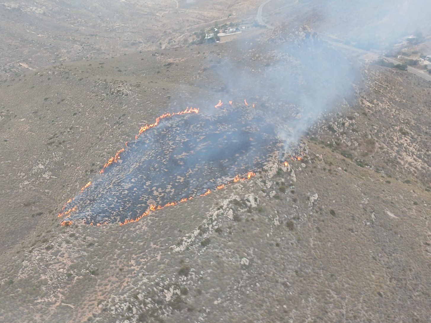 Níjar registra un segundo incendio forestal, ahora en un paraje de Las Negras