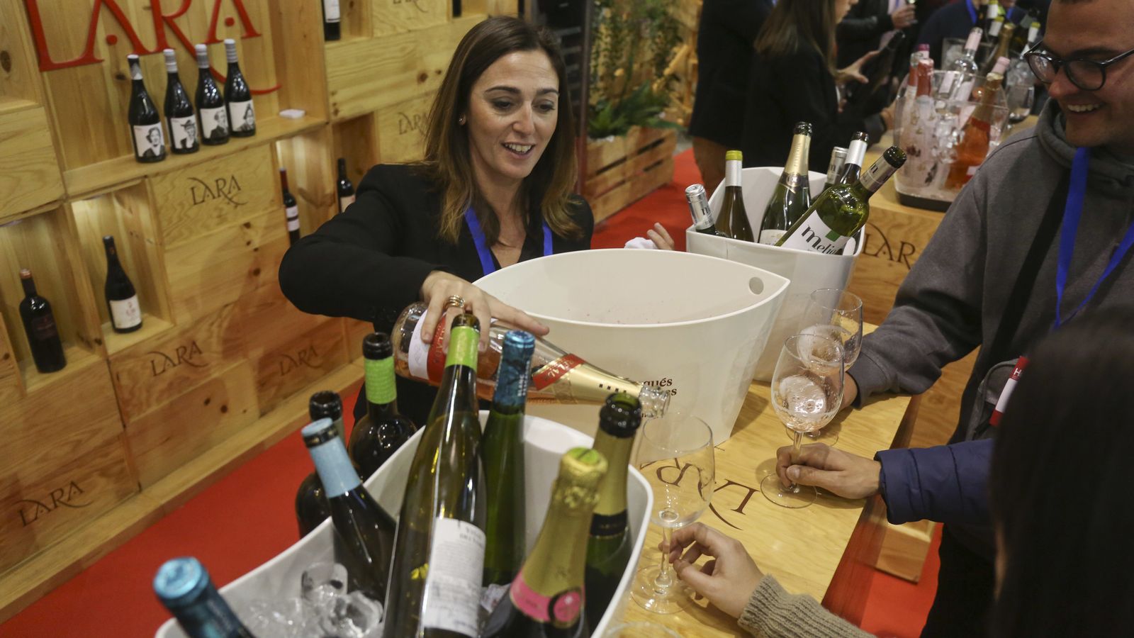 Una de las degustaciones en el expositor de Bodegas Lara