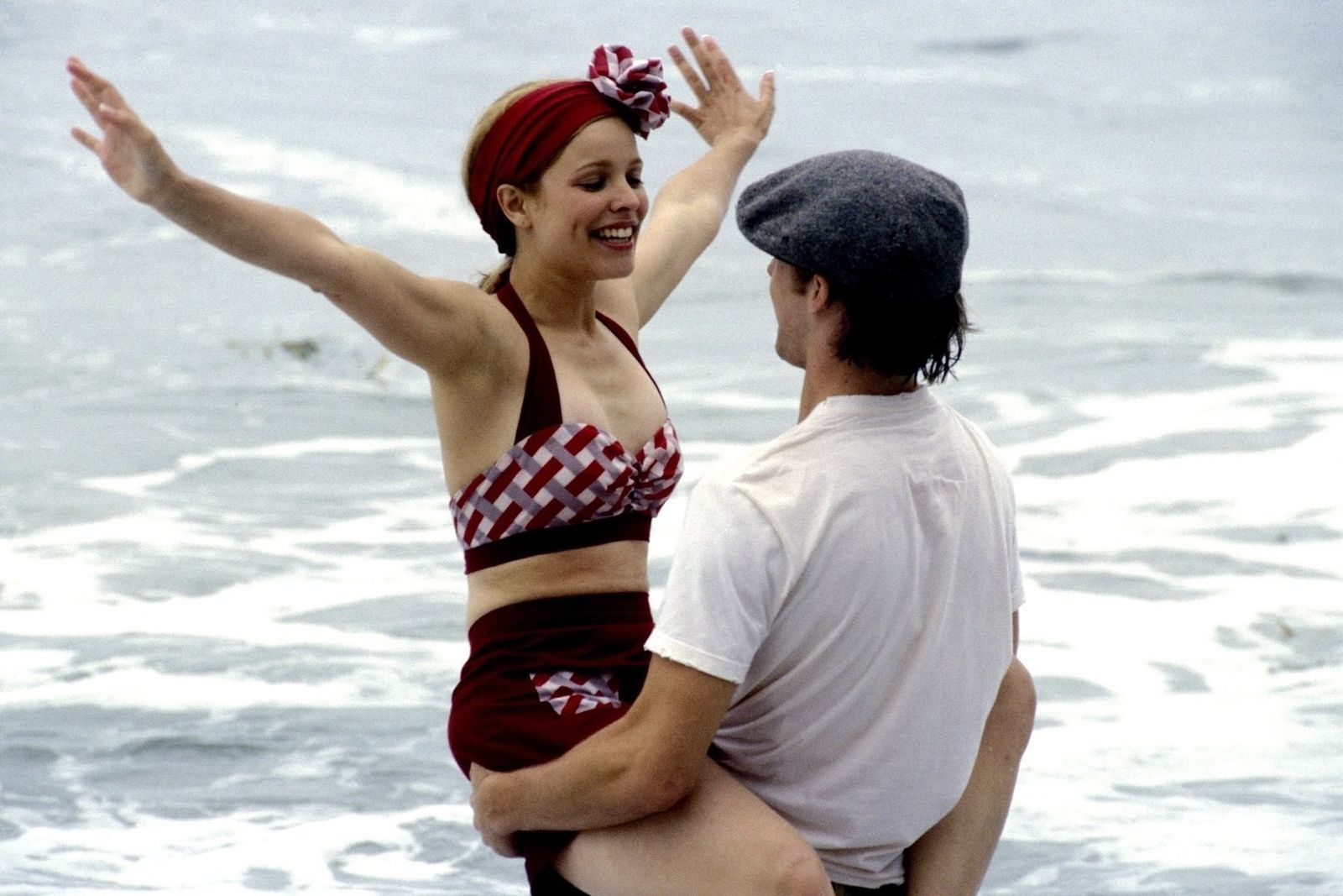 Rachel McAdams, con el maravilloso bikini vintage de Allie en 'El diario de Noa' (2004).