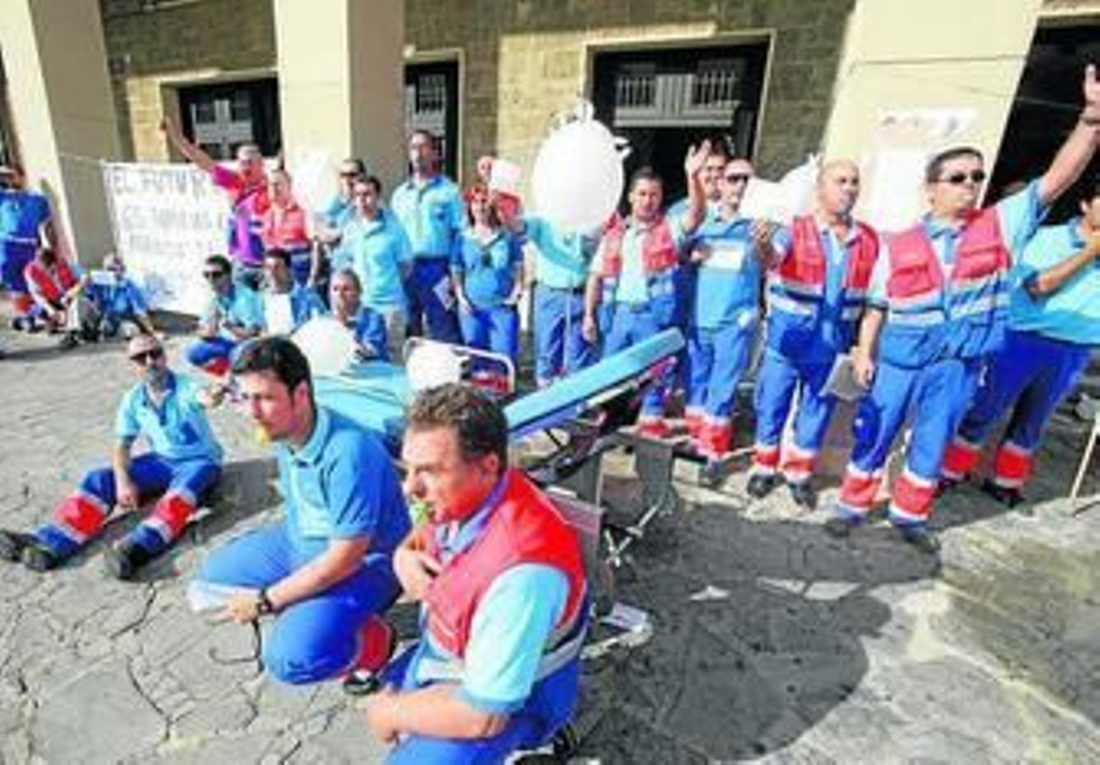 Protesta de ayer de los trabajadores de Ambulancias Barbate.