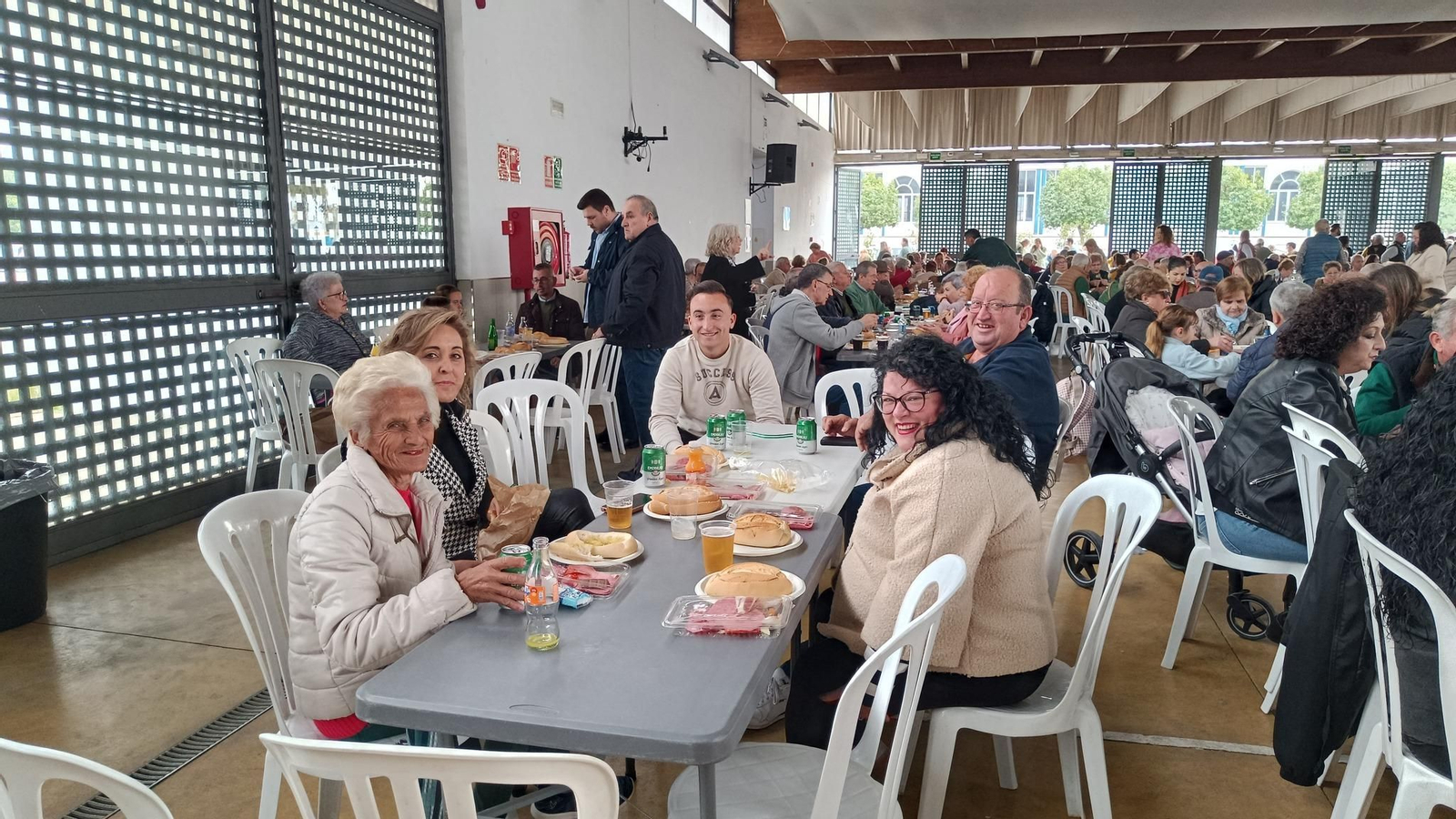 Villa del Río celebra el Día de Andalucía con el reparto de más de 2.000 cantos
