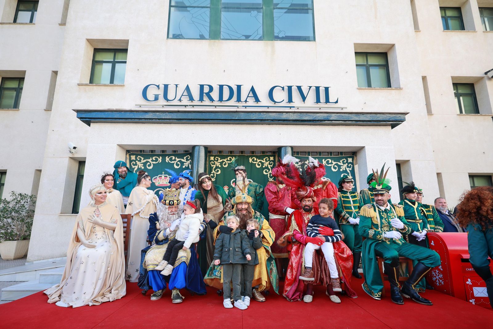 Las imágenes de la visita de los Reyes Magos a Cádiz