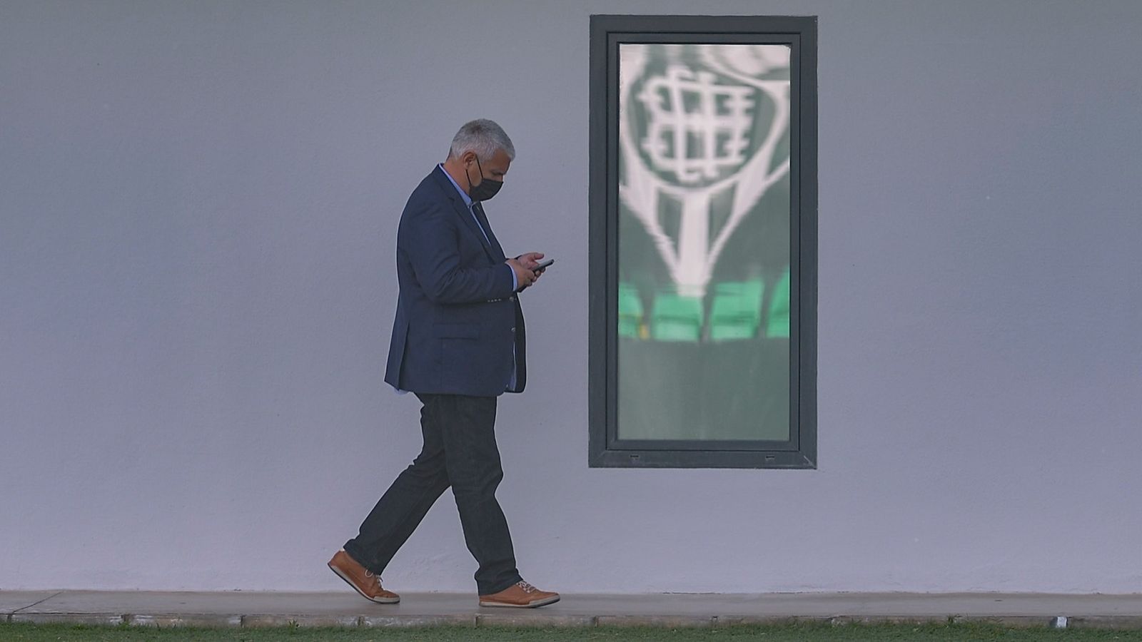 Cordón visualiza el teléfono en un momento de la última sesión preparatoria.