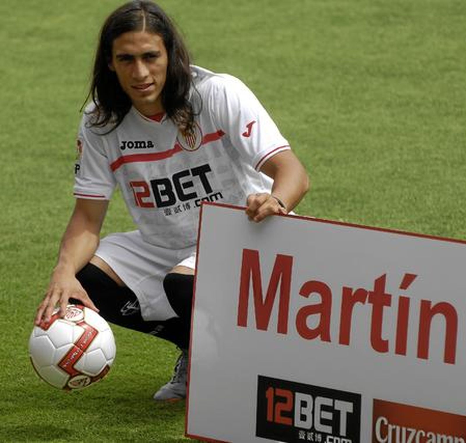 Martín Cáceres durante su presentación.

Foto: Manuel Gómez