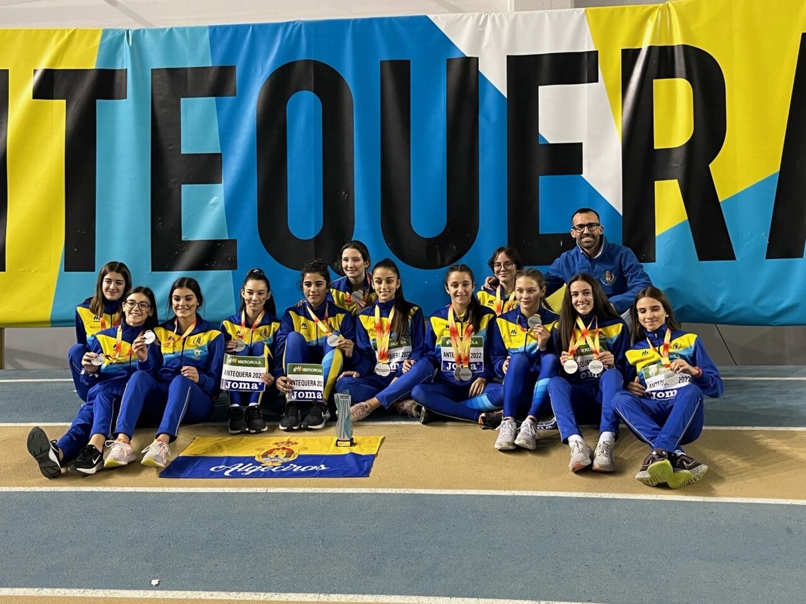 El equipo sub-16 femenino del Bahía de Algeciras.