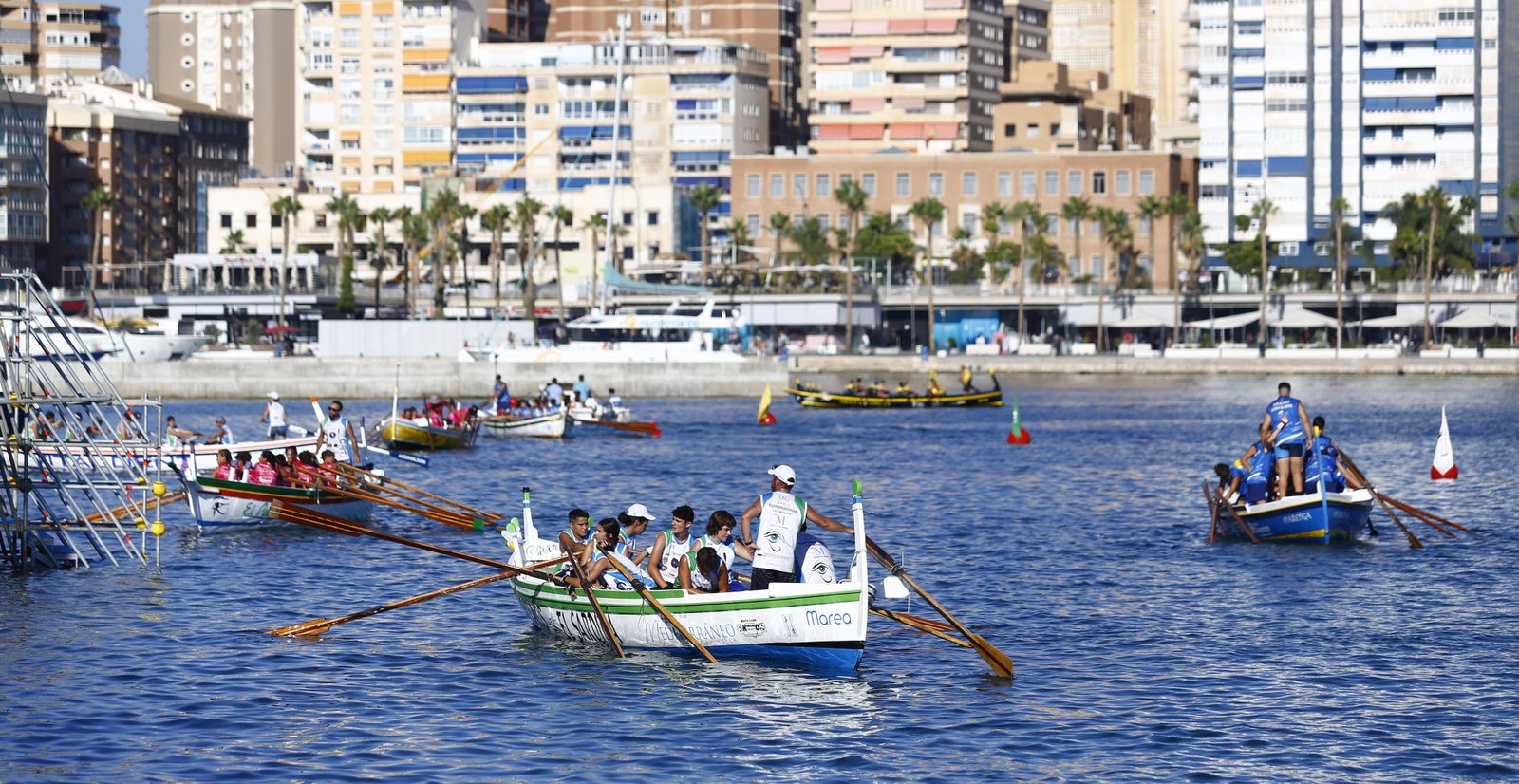 Las fotos de la carrera de jábegas en el puerto de Málaga