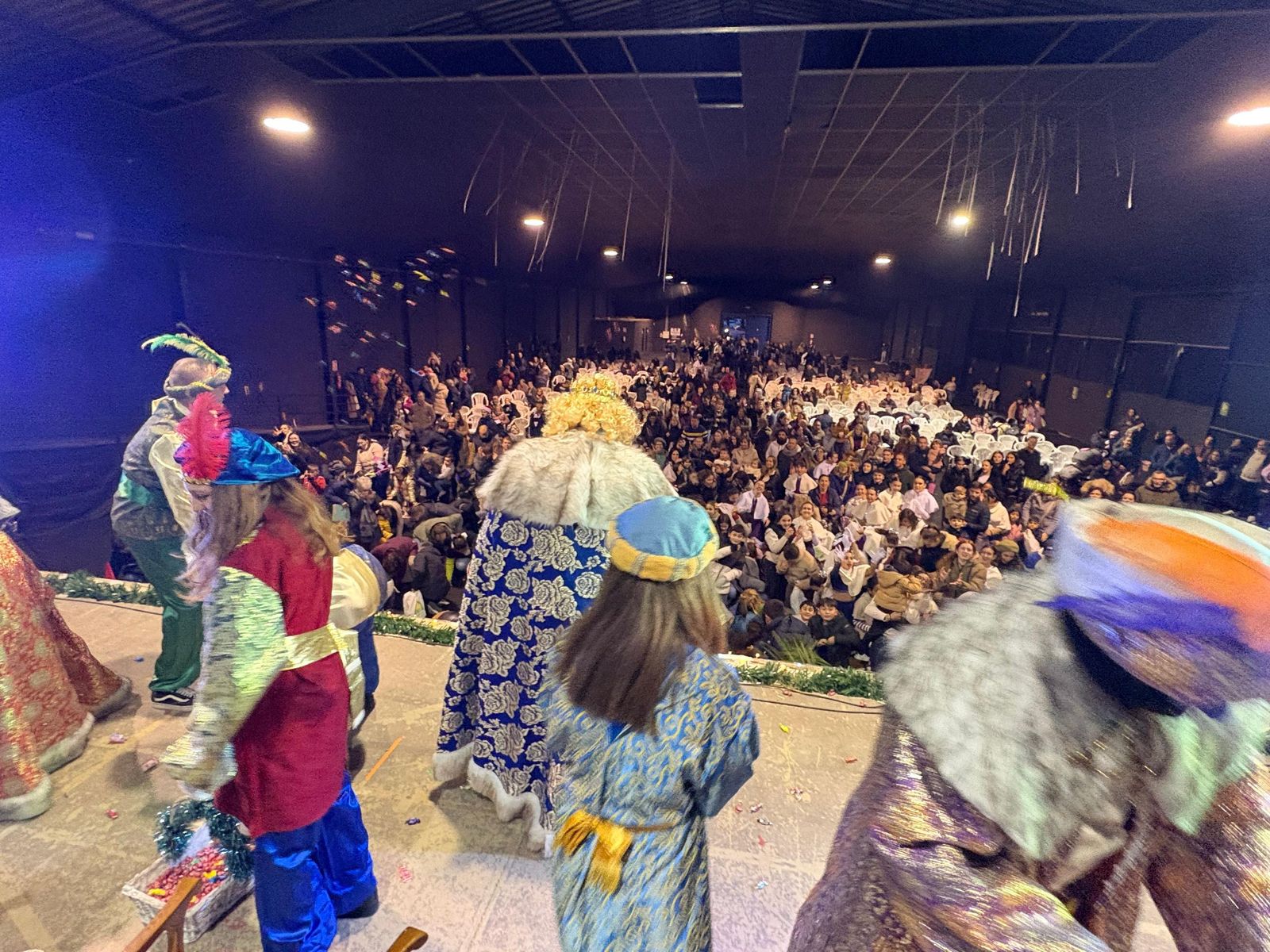 Magia y espectáculo se citan en la cabalgata más "diferente" de Olula del Río, en imágenes