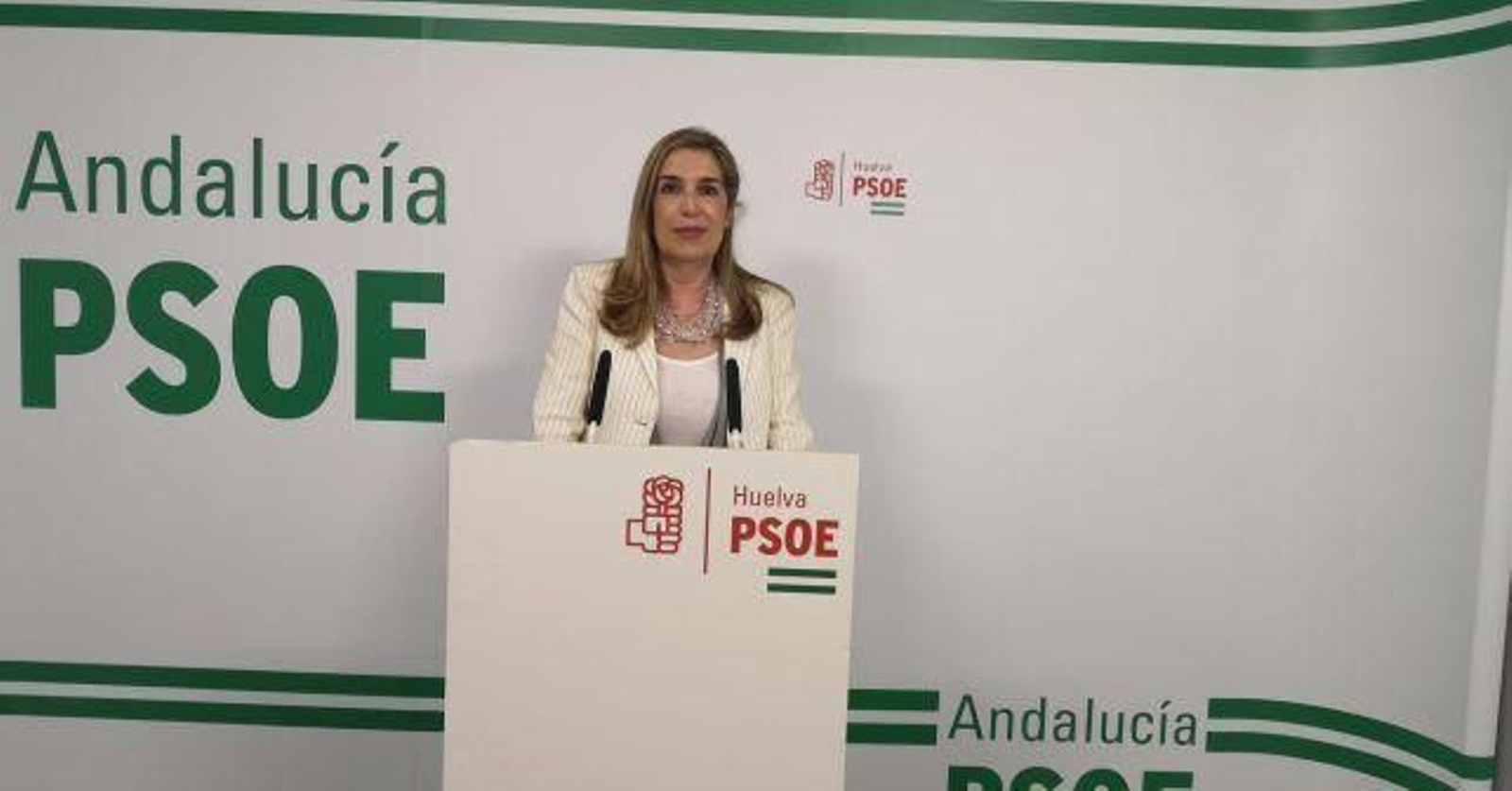 La parlamentaria Andaluza Manuela Serrano, en una conferencia de prensa.