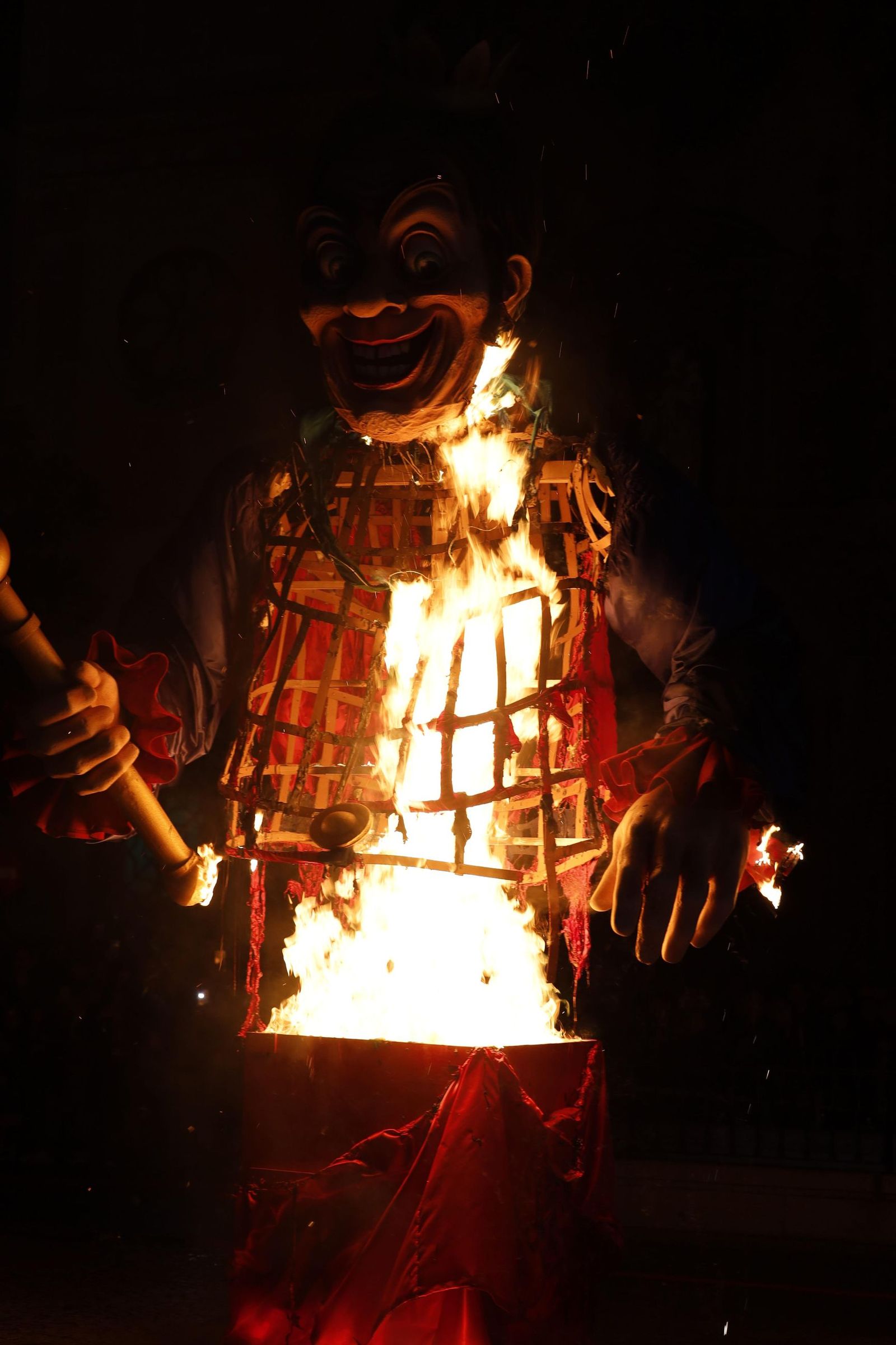 Cortejo, acto y quema del Dios Momo del Carnaval de Cádiz 2026