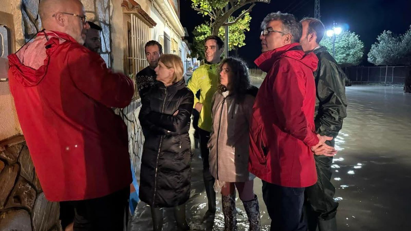 La alcaldesa y los delegados, junto al alcalde de Nueva Jarilla. La alcaldesa y los delegados, junto al alcalde de Nueva Jarilla.