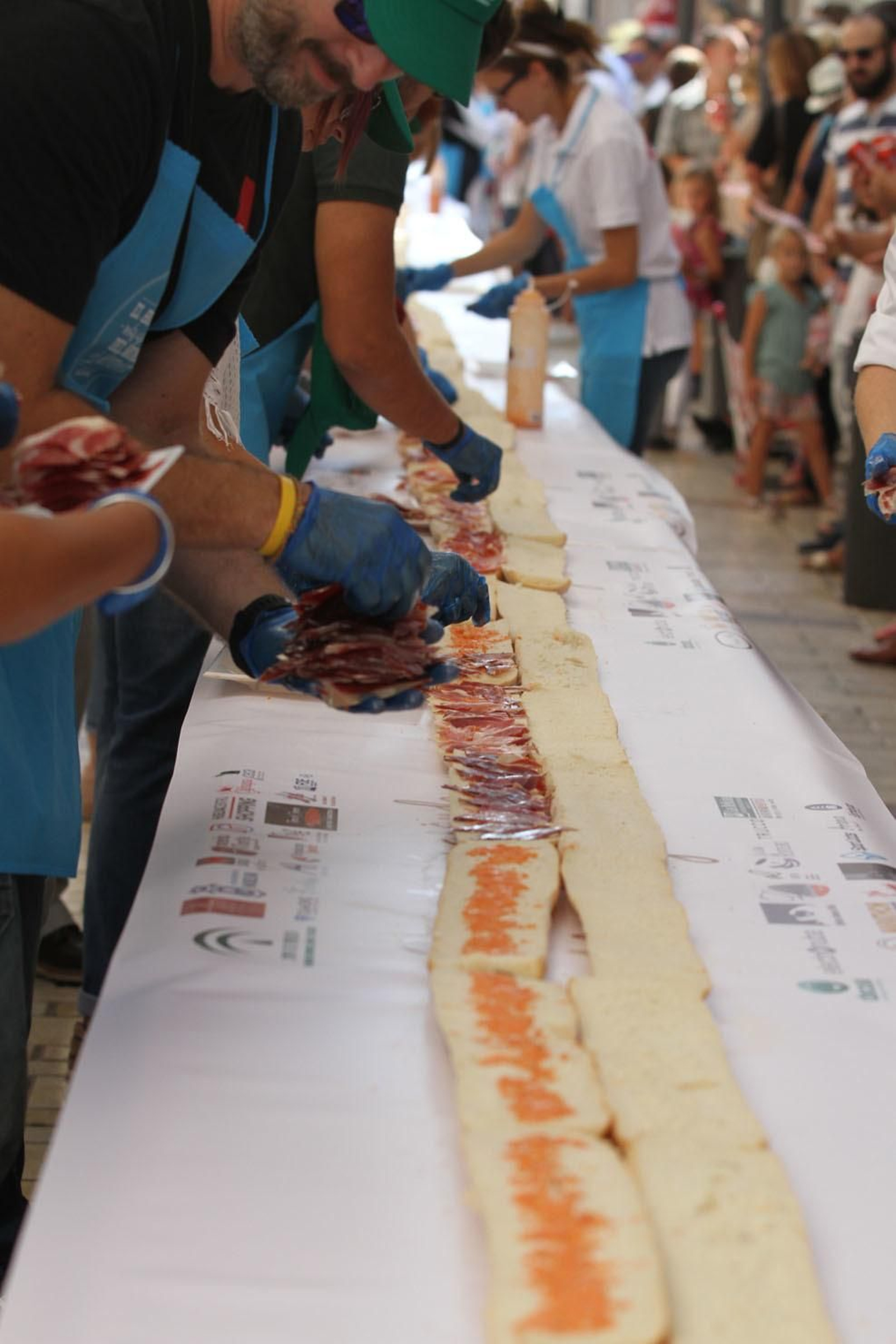 Record Guinnes del bocadillo de jamón mas grande del mundo, en Huelva