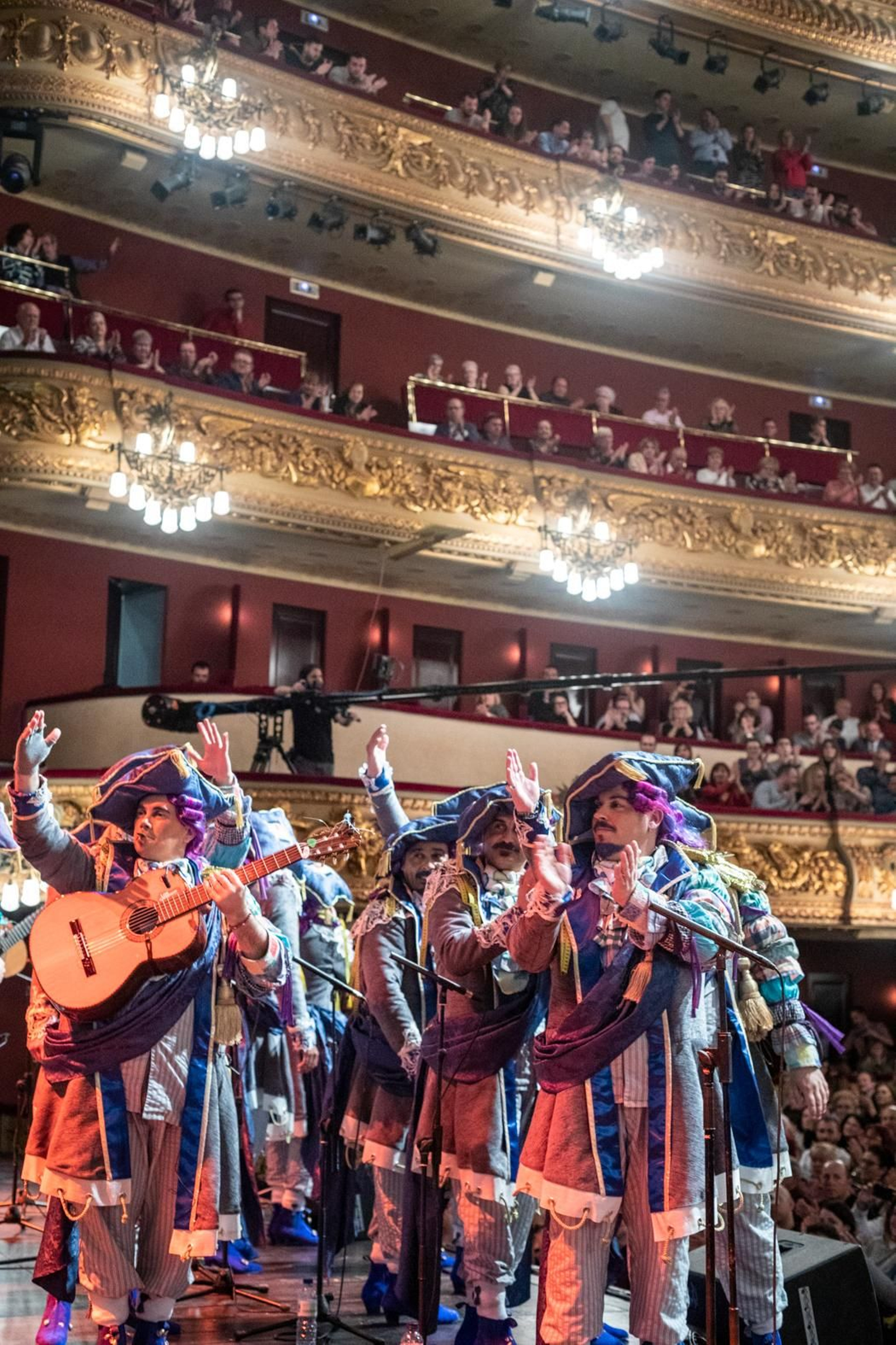 Comparsa 'El marques de Cádiz' en el teatro Liceo