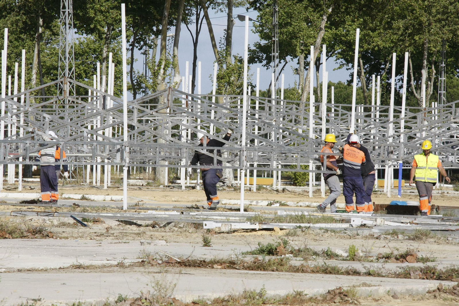 La Feria de Primavera, que estará dedicada a Conil, ya se está montando en Las Banderas.