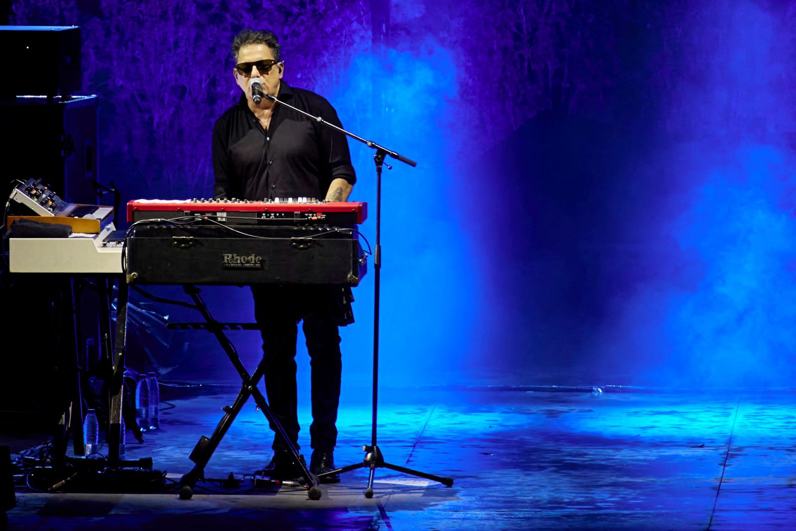 Andrés Calamaro conquista al Generalife y se mete al público en el bolsillo