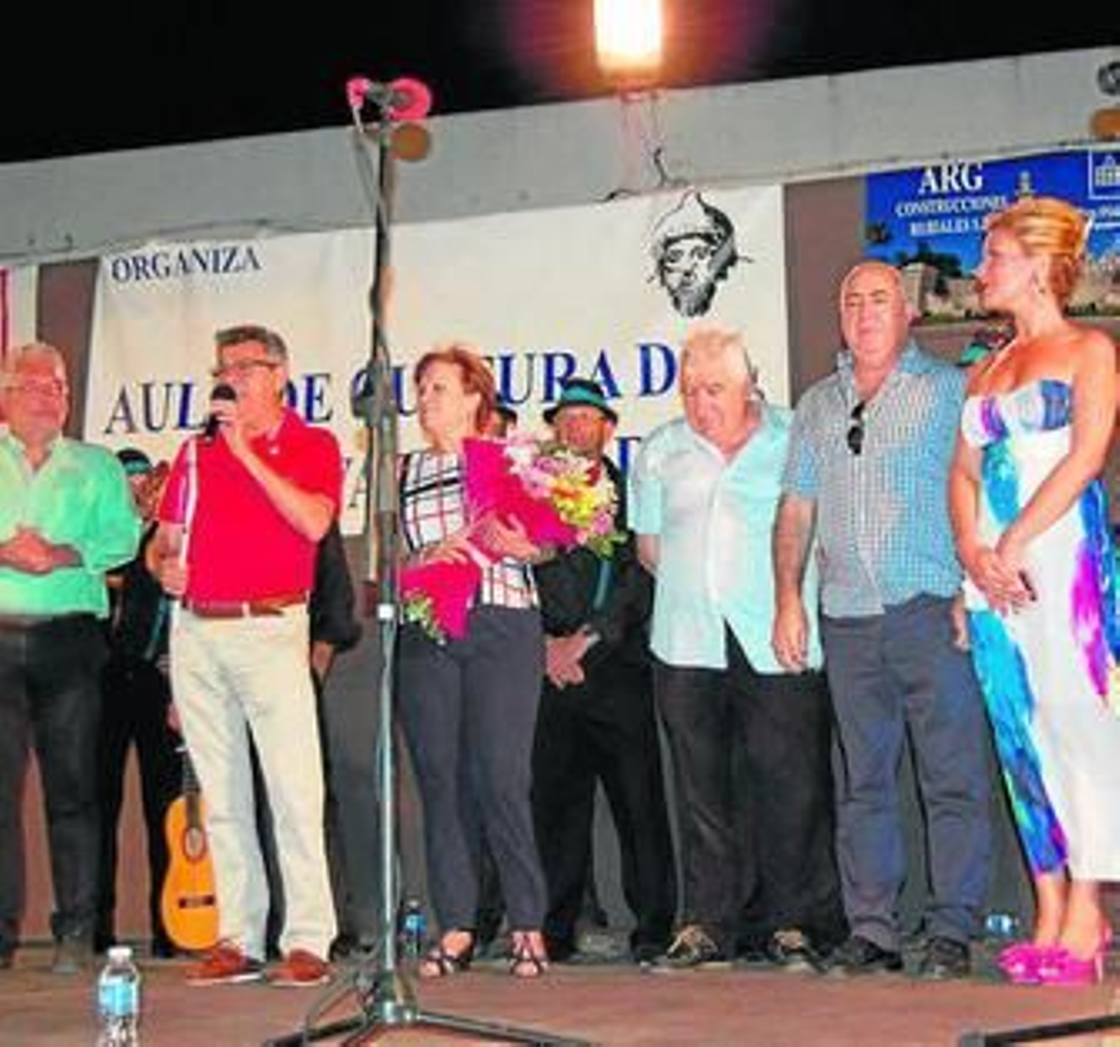 Joaquín Quiñones recibe la Insignia de Oro de las Coplas Antiguas.