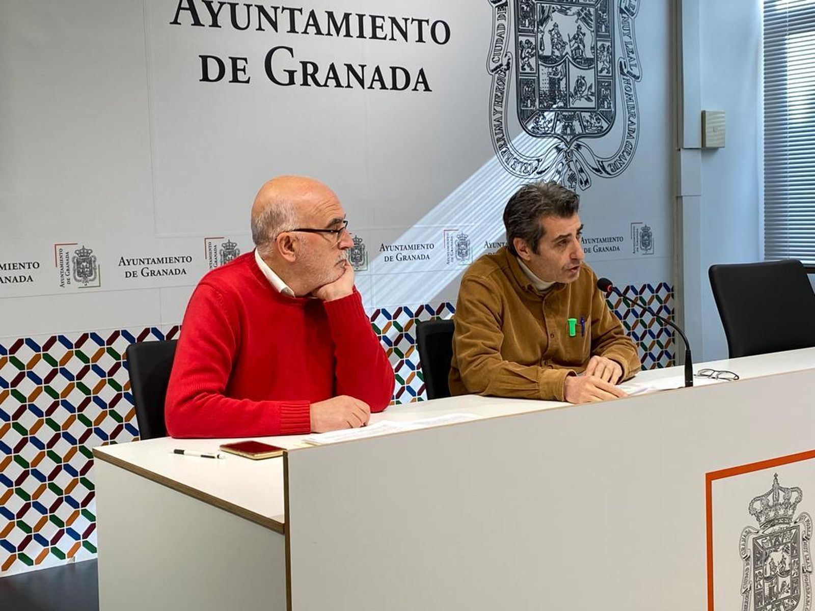 El portavoz de Unidas Podemos, Antonio Cambril, habla en el Ayuntamiento de Granada