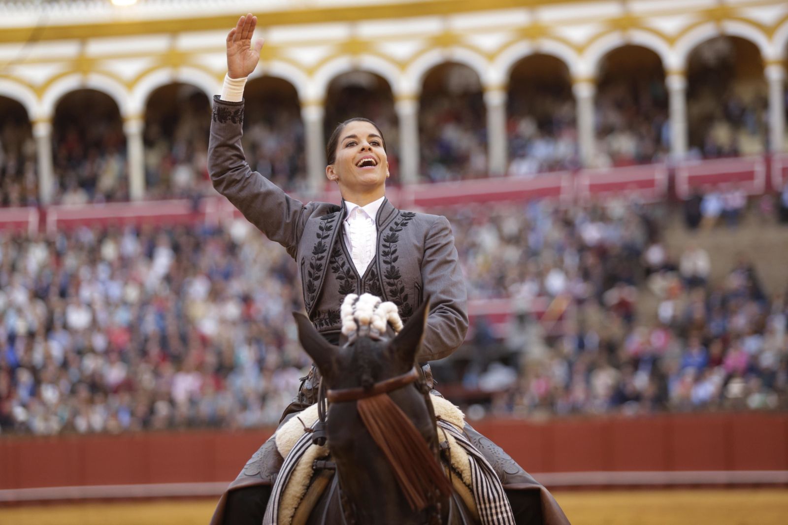 Imagen de archivo de la rejoneadora Léa Vicens en una de sus últimas actuaciones en Sevilla.