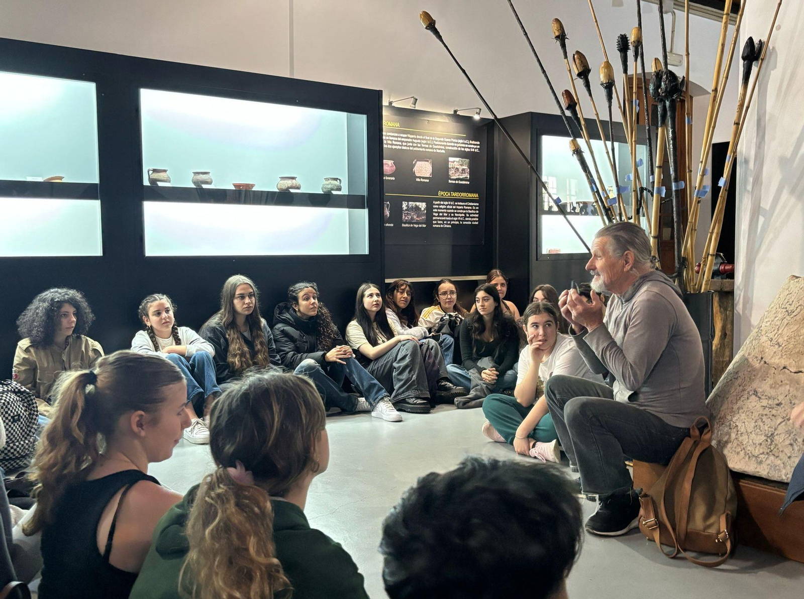 Mena en la exposición del cazafrutas.