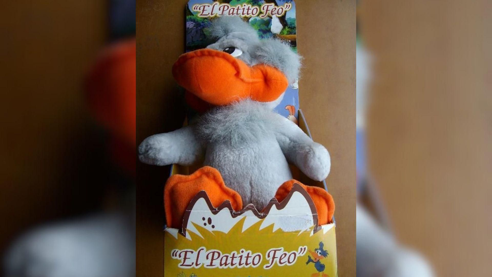 Un vecino de Algeciras intenta deshacerse de un peluche ganado en la feria que, según confiesa, atemoriza a toda la familia. Un vecino de Algeciras intenta deshacerse de un peluche ganado en la feria que, según confiesa, atemoriza a toda la familia.