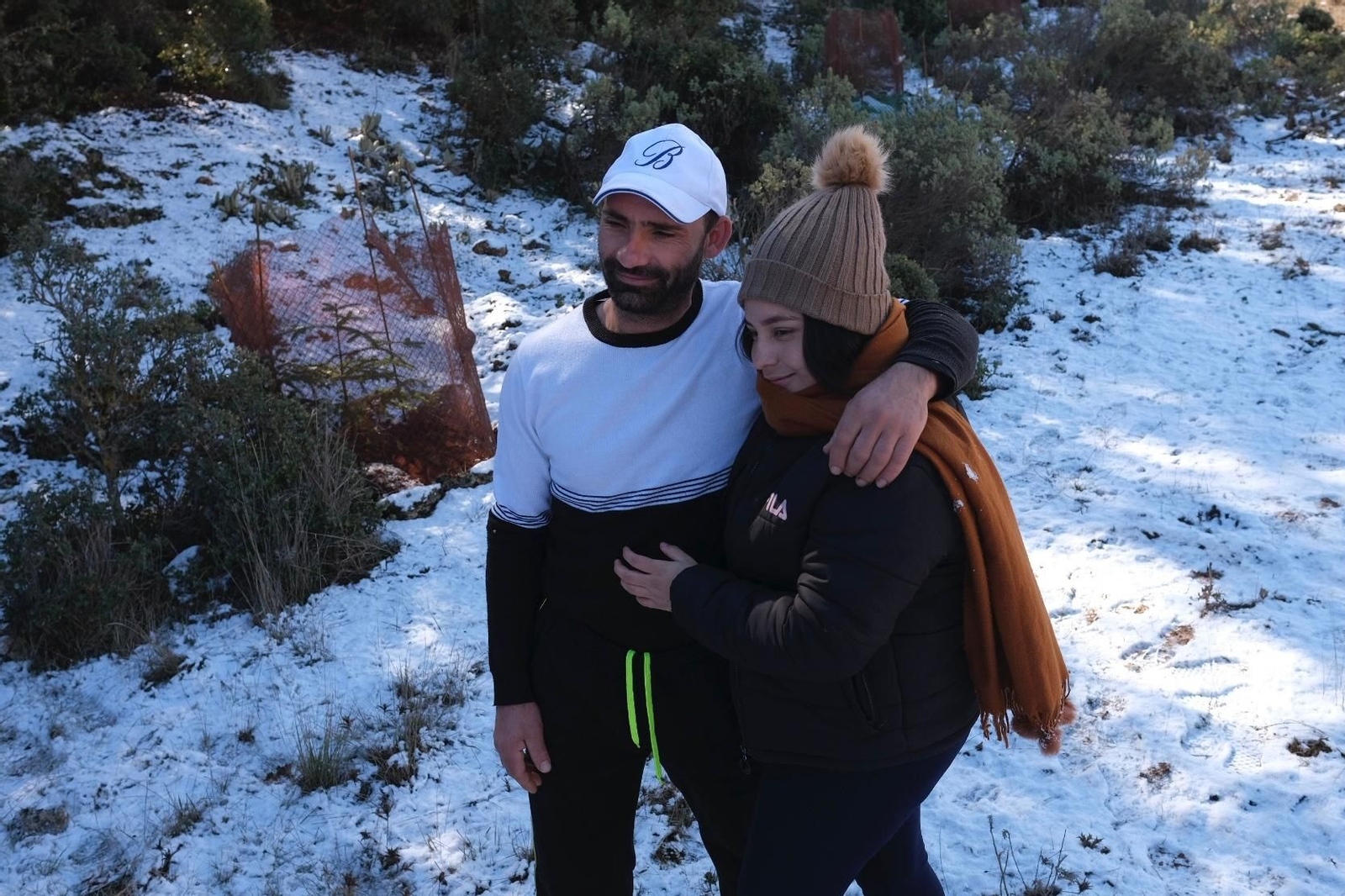Gente jugando en Conejeras, entrada del Parque Nacional de Sierra de las Nieves.