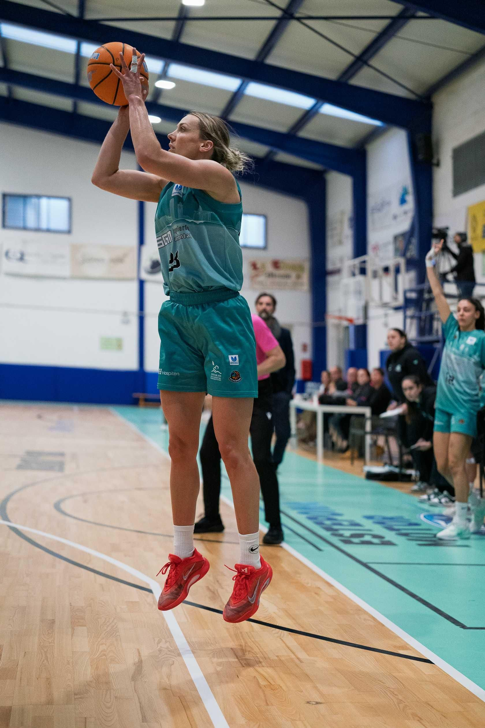 Gran remontada del CAB Estepona ante el Joventut (66-62)