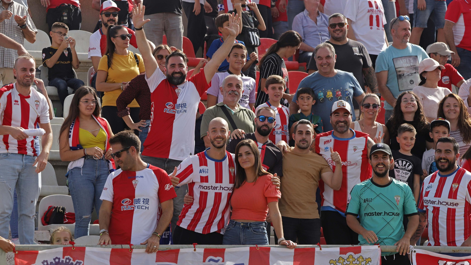 Fotos de la afición en el Nuevo Mirador