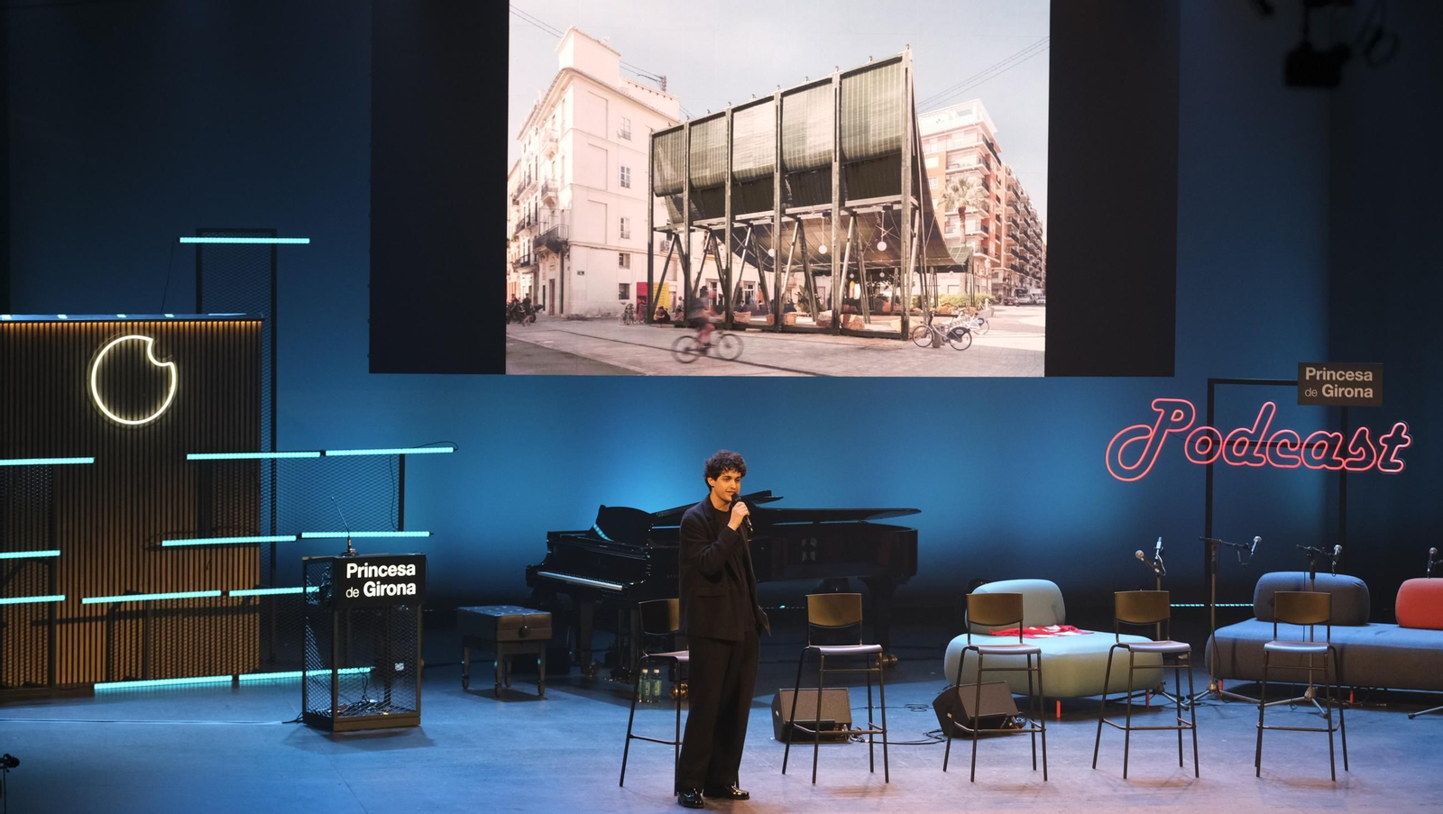 Imágenes de la Reina Letizia en el Tour del Talento en Almería