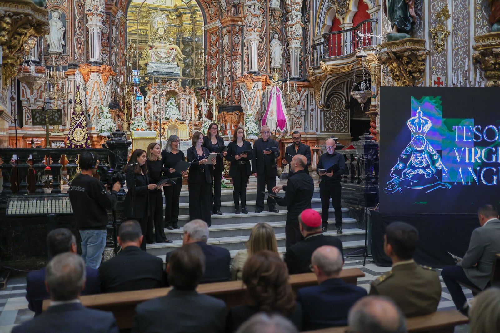 La Virgen de las Angustias abre su museo con los tesoros acumulados durante 500 años de historia