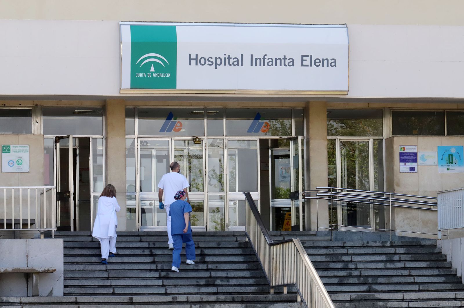 Acceso principal del Infanta Elena.