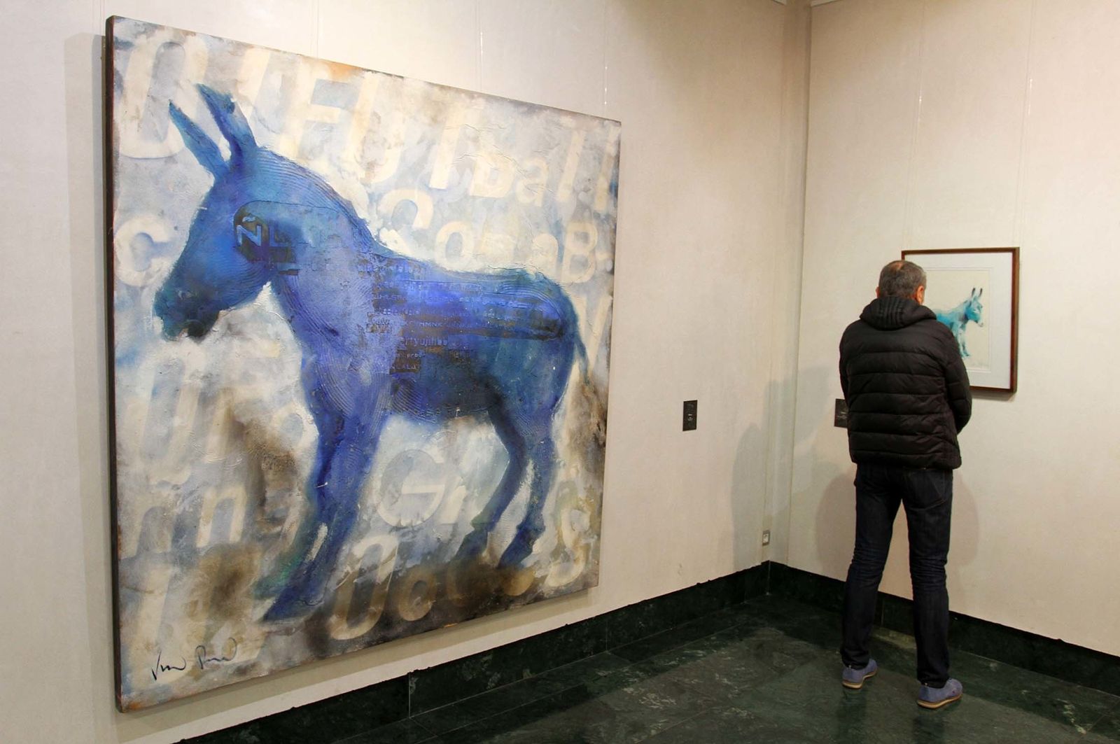 Imágenes de la exposición de Víctor Pulido '(Hilo conductor). 20 años de Clínica Enrile'.